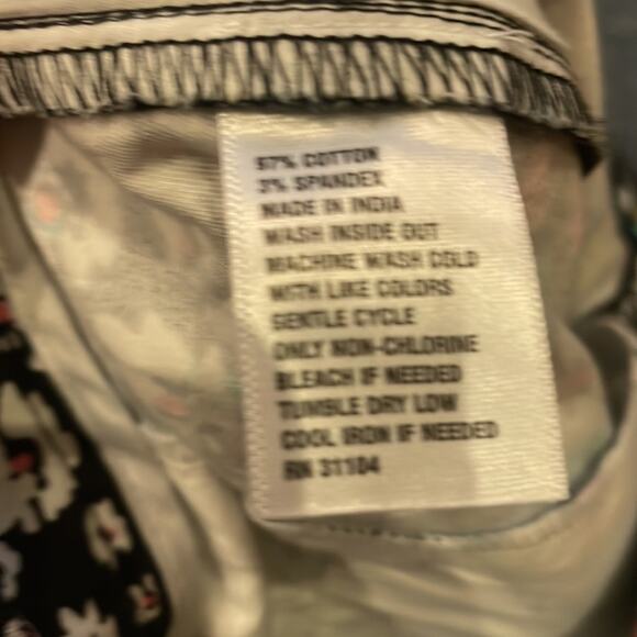 Crown & Ivy Shorts Womens Scalloped Black Floral Size 6 Shelby new with tag - Picture 8 of 8